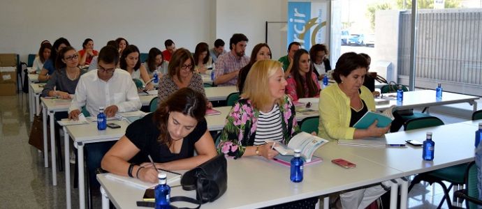 El COF Ciudad Real y Cofarcir amplan las sesiones del atelier de cosmtica avanzada ante la demanda de los alumnos participantes